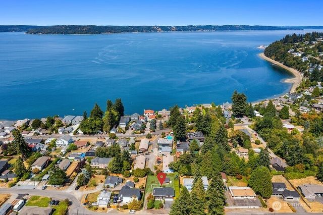 615 Pierce Lane NE, Tacoma, WA 98422