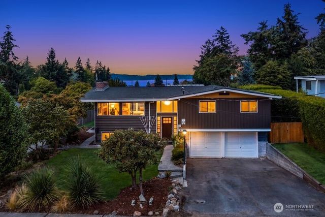 615 Pierce Lane NE, Tacoma, WA 98422