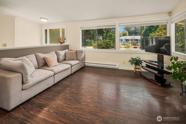 615 Pierce Lane NE, Tacoma, WA 98422