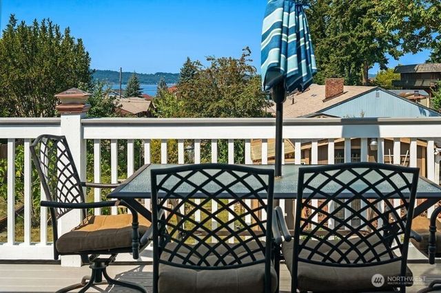 615 Pierce Lane NE, Tacoma, WA 98422
