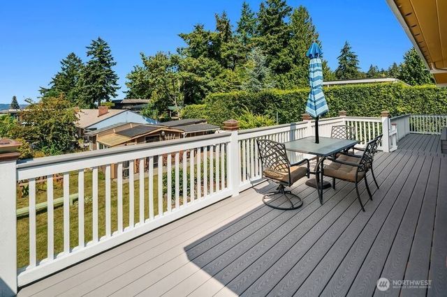 615 Pierce Lane NE, Tacoma, WA 98422