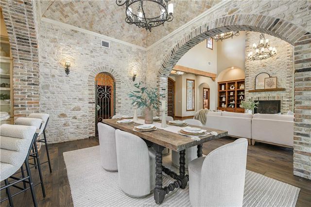 4207 Tuscany CT, Bryan, TX 77802
