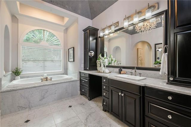 4207 Tuscany CT, Bryan, TX 77802