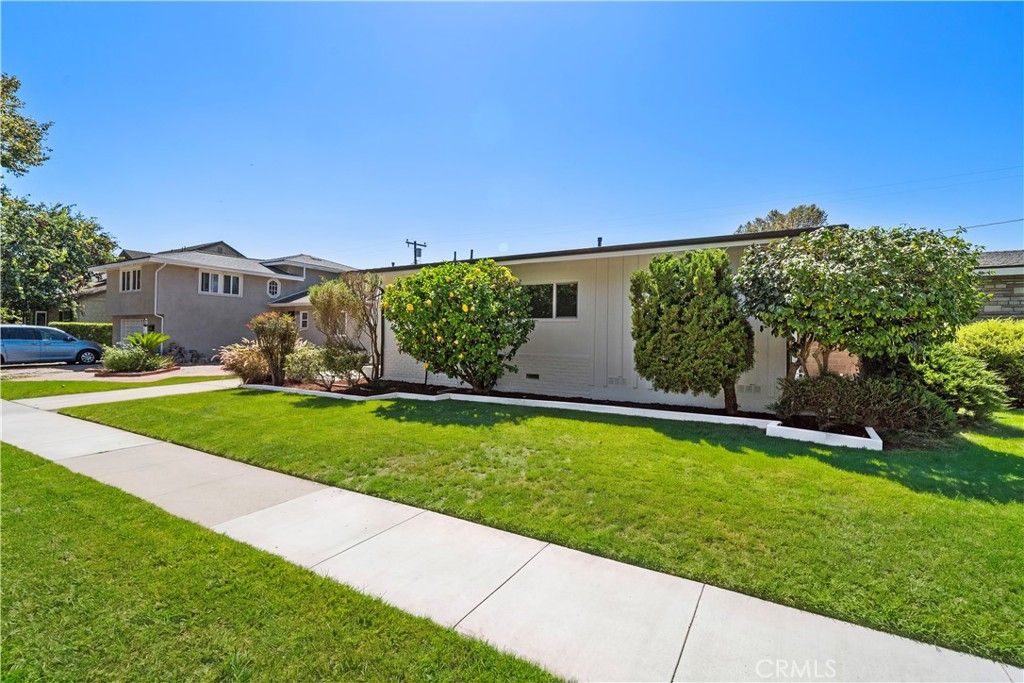 2929 N Studebaker, Long Beach, CA 90815 — exterior