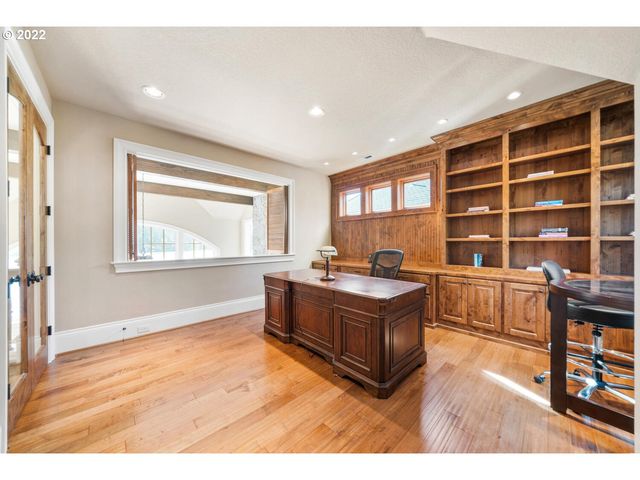 3142 LAKEVIEW Blvd, Lake Oswego, OR 97035