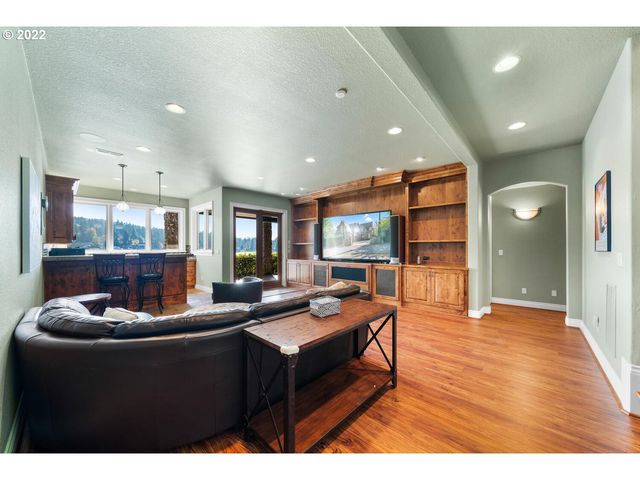 3142 LAKEVIEW Blvd, Lake Oswego, OR 97035