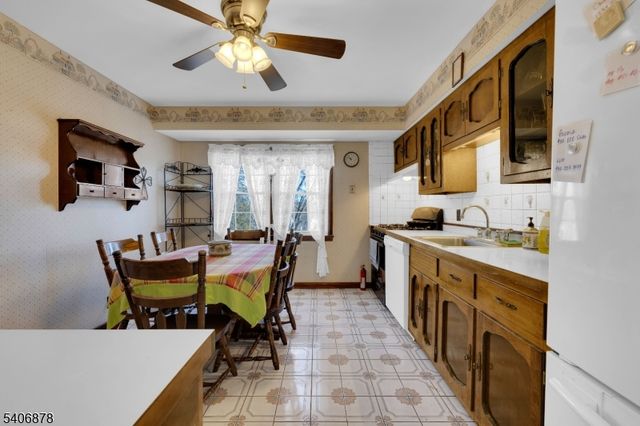 39 Deerfield Rd, Hanover Twp., NJ 07981