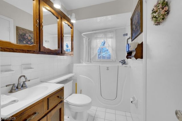 39 Deerfield Rd, Hanover Twp., NJ 07981