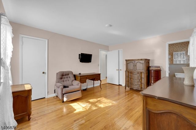 39 Deerfield Rd, Hanover Twp., NJ 07981