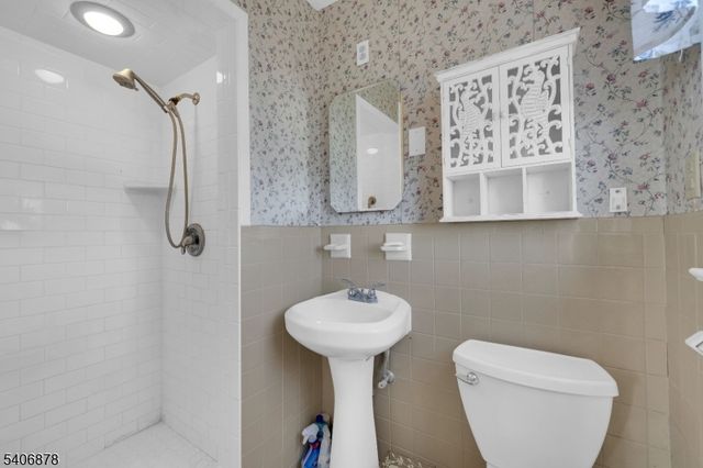 39 Deerfield Rd, Hanover Twp., NJ 07981