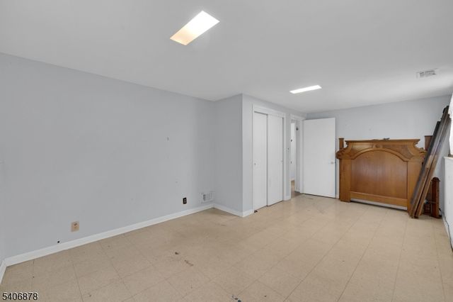 39 Deerfield Rd, Hanover Twp., NJ 07981