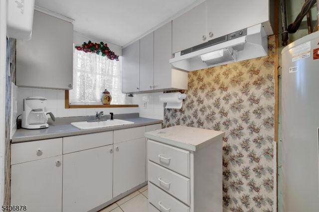 39 Deerfield Rd, Hanover Twp., NJ 07981