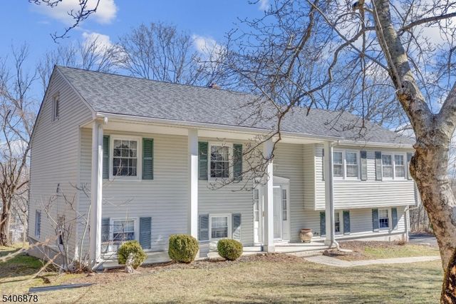 39 Deerfield Rd, Hanover Twp., NJ 07981