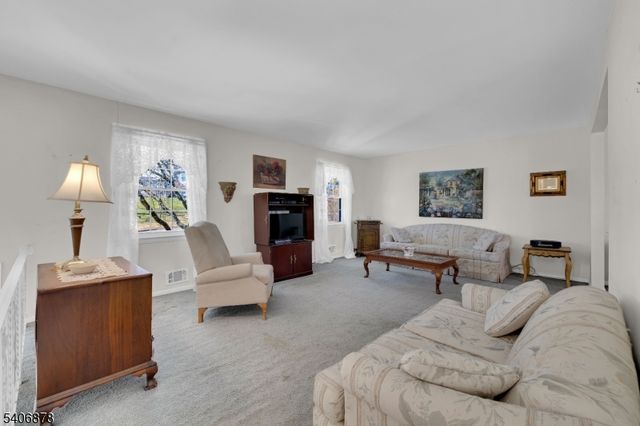 39 Deerfield Rd, Hanover Twp., NJ 07981