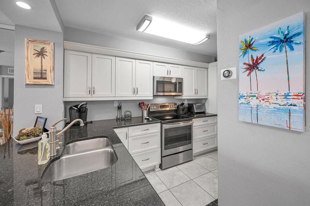 5901 BAHIA DEL MAR CIRCLE 223, St Petersburg, FL 33715