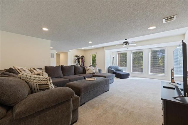 11461 Parkview Avenue, Kansas City, KS 66109