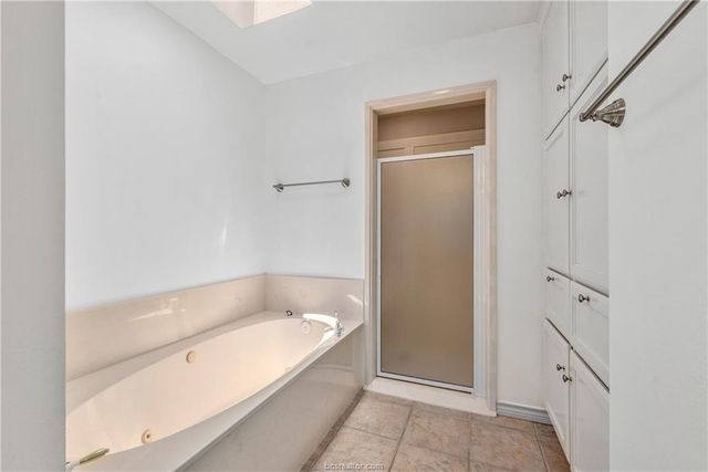 1309 Essex Green, College Station, TX 77845