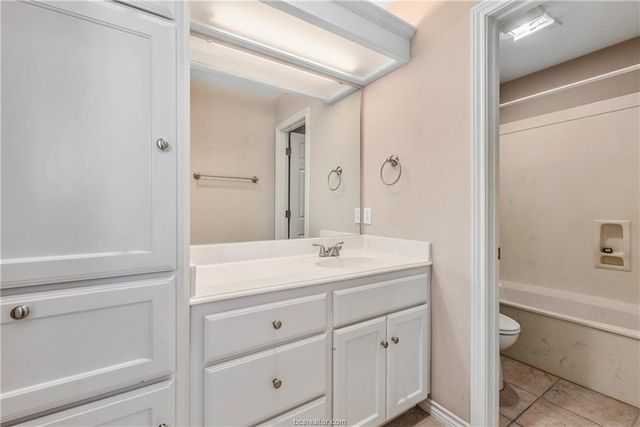 1309 Essex Green, College Station, TX 77845