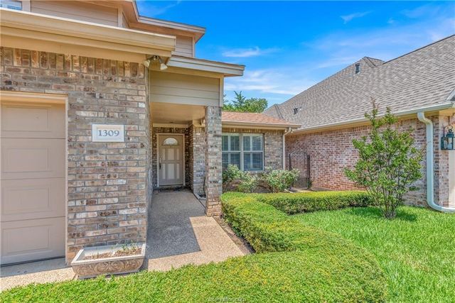1309 Essex Green, College Station, TX 77845