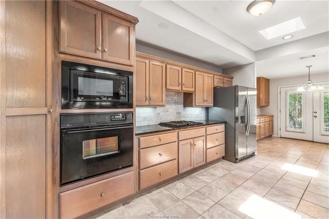 1309 Essex Green, College Station, TX 77845