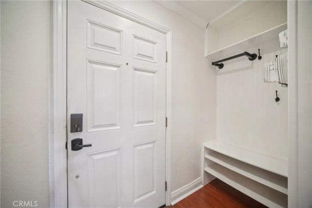 19545 Sherman Way, Reseda, CA 91335