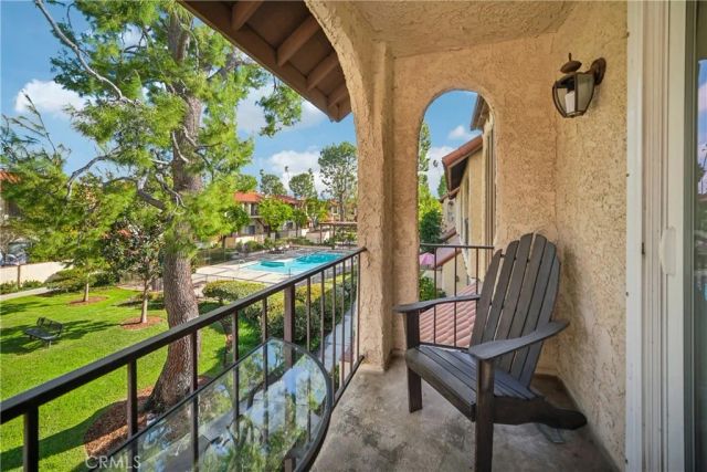 19545 Sherman Way, Reseda, CA 91335