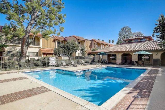 19545 Sherman Way, Reseda, CA 91335