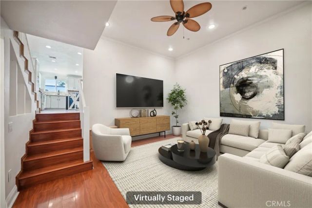 19545 Sherman Way, Reseda, CA 91335