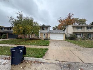 5011 Thorncroft Avenue, Royal Oak, MI 48073