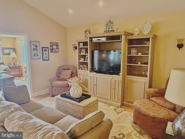 211 S WILLIAM COOK BLVD, Manahawkin, NJ 08050