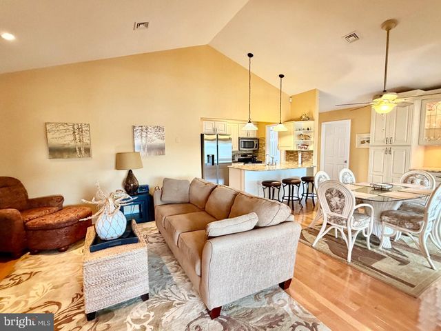 211 S WILLIAM COOK BLVD, Manahawkin, NJ 08050