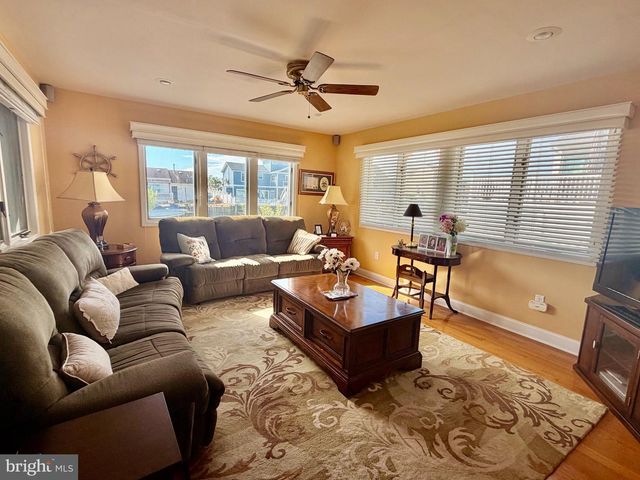 211 S WILLIAM COOK BLVD, Manahawkin, NJ 08050