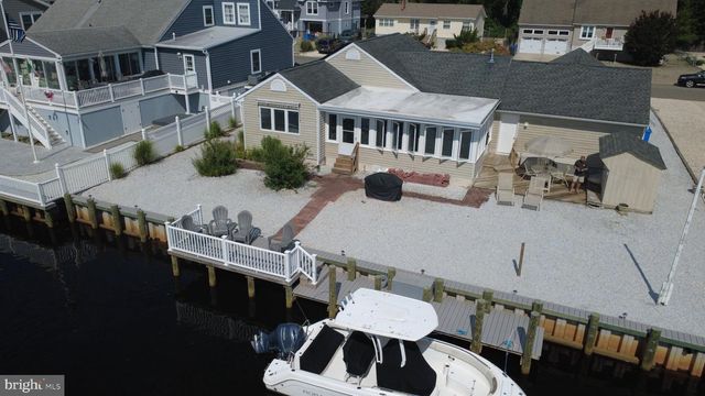 211 S WILLIAM COOK BLVD, Manahawkin, NJ 08050