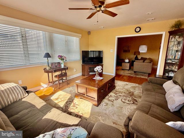 211 S WILLIAM COOK BLVD, Manahawkin, NJ 08050
