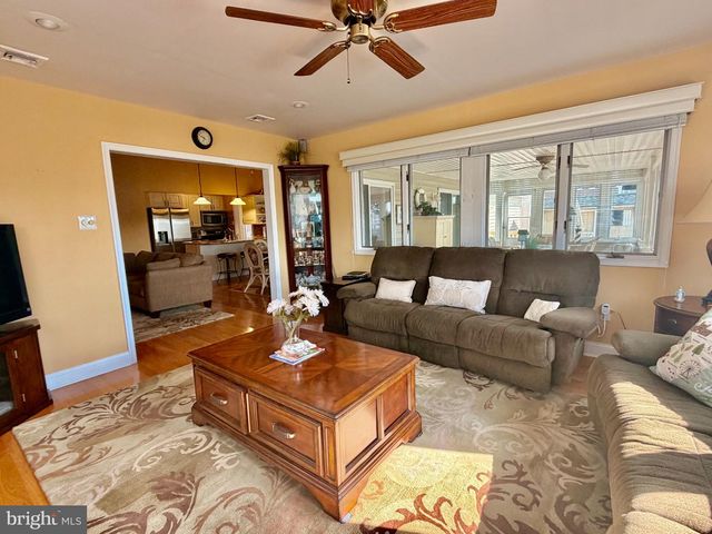 211 S WILLIAM COOK BLVD, Manahawkin, NJ 08050