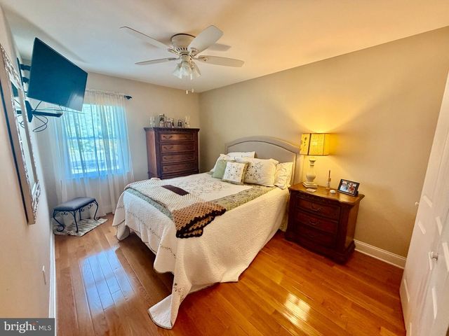 211 S WILLIAM COOK BLVD, Manahawkin, NJ 08050