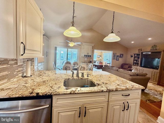 211 S WILLIAM COOK BLVD, Manahawkin, NJ 08050