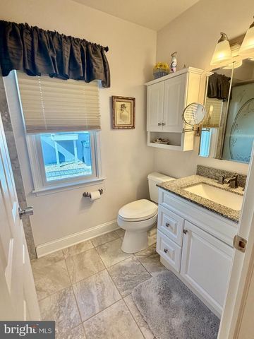211 S WILLIAM COOK BLVD, Manahawkin, NJ 08050