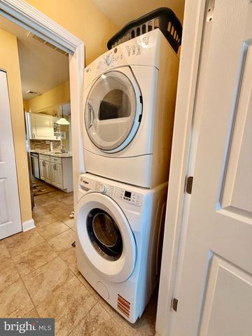 211 S WILLIAM COOK BLVD, Manahawkin, NJ 08050