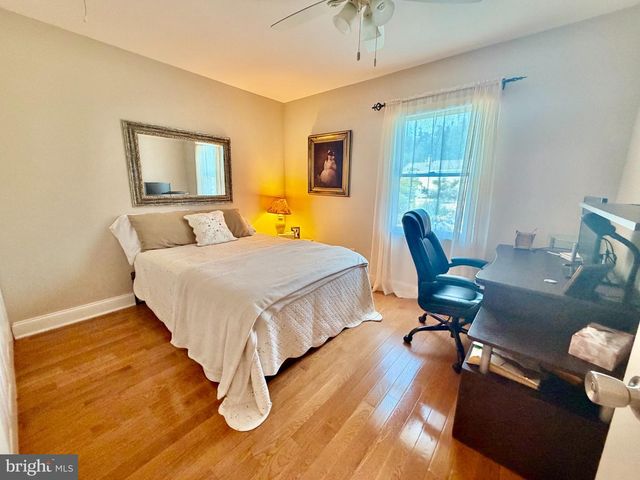 211 S WILLIAM COOK BLVD, Manahawkin, NJ 08050