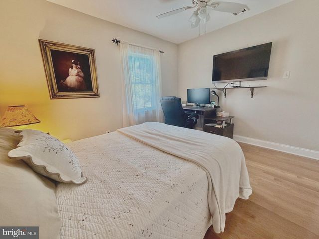 211 S WILLIAM COOK BLVD, Manahawkin, NJ 08050