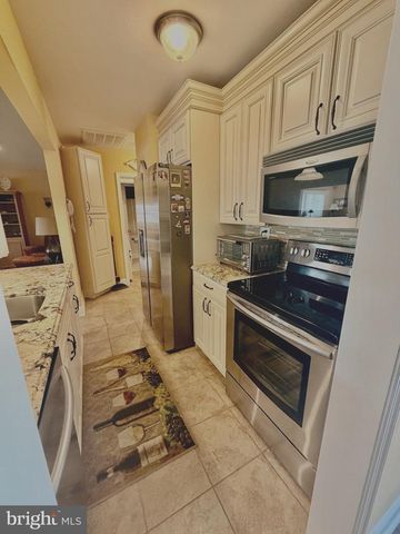 211 S WILLIAM COOK BLVD, Manahawkin, NJ 08050