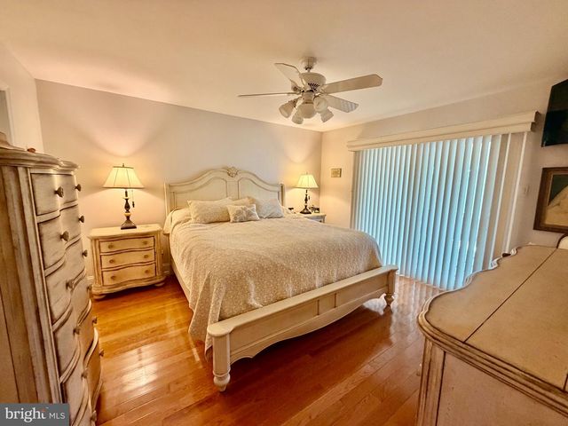 211 S WILLIAM COOK BLVD, Manahawkin, NJ 08050