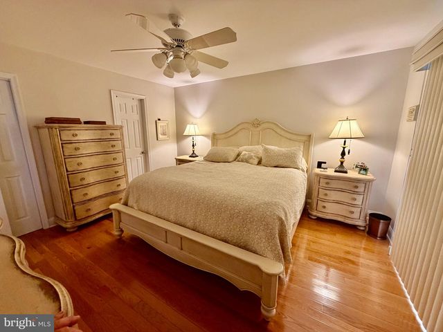 211 S WILLIAM COOK BLVD, Manahawkin, NJ 08050