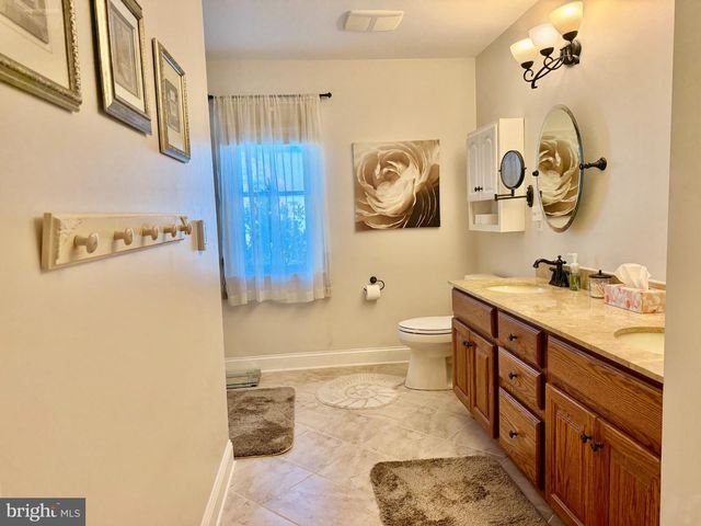 211 S WILLIAM COOK BLVD, Manahawkin, NJ 08050