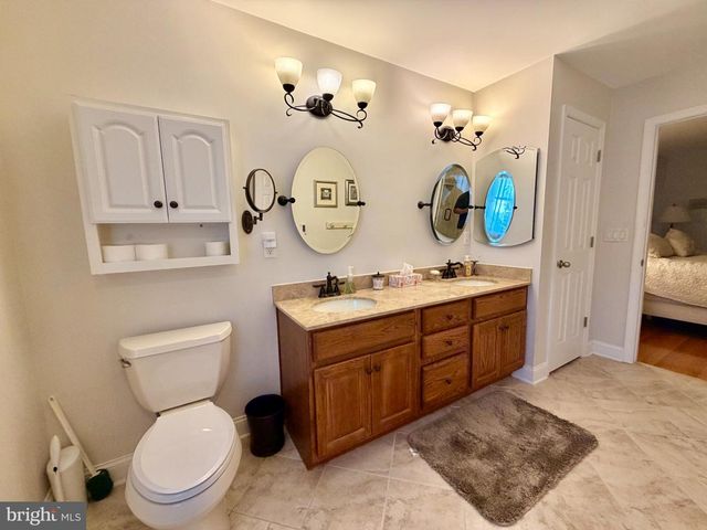 211 S WILLIAM COOK BLVD, Manahawkin, NJ 08050