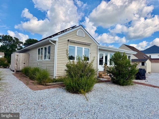 211 S WILLIAM COOK BLVD, Manahawkin, NJ 08050