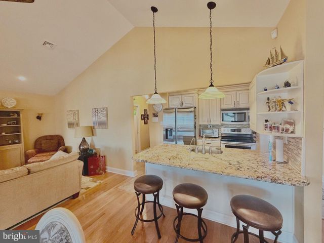 211 S WILLIAM COOK BLVD, Manahawkin, NJ 08050