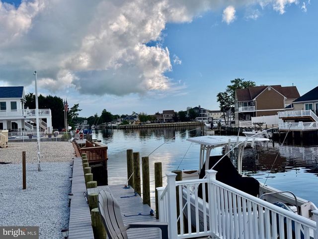 211 S WILLIAM COOK BLVD, Manahawkin, NJ 08050