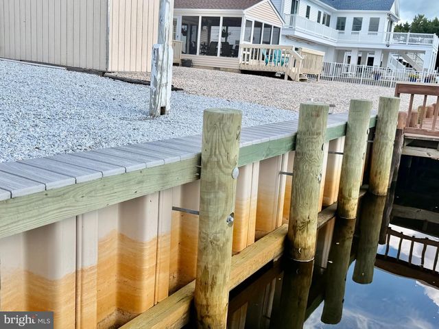 211 S WILLIAM COOK BLVD, Manahawkin, NJ 08050
